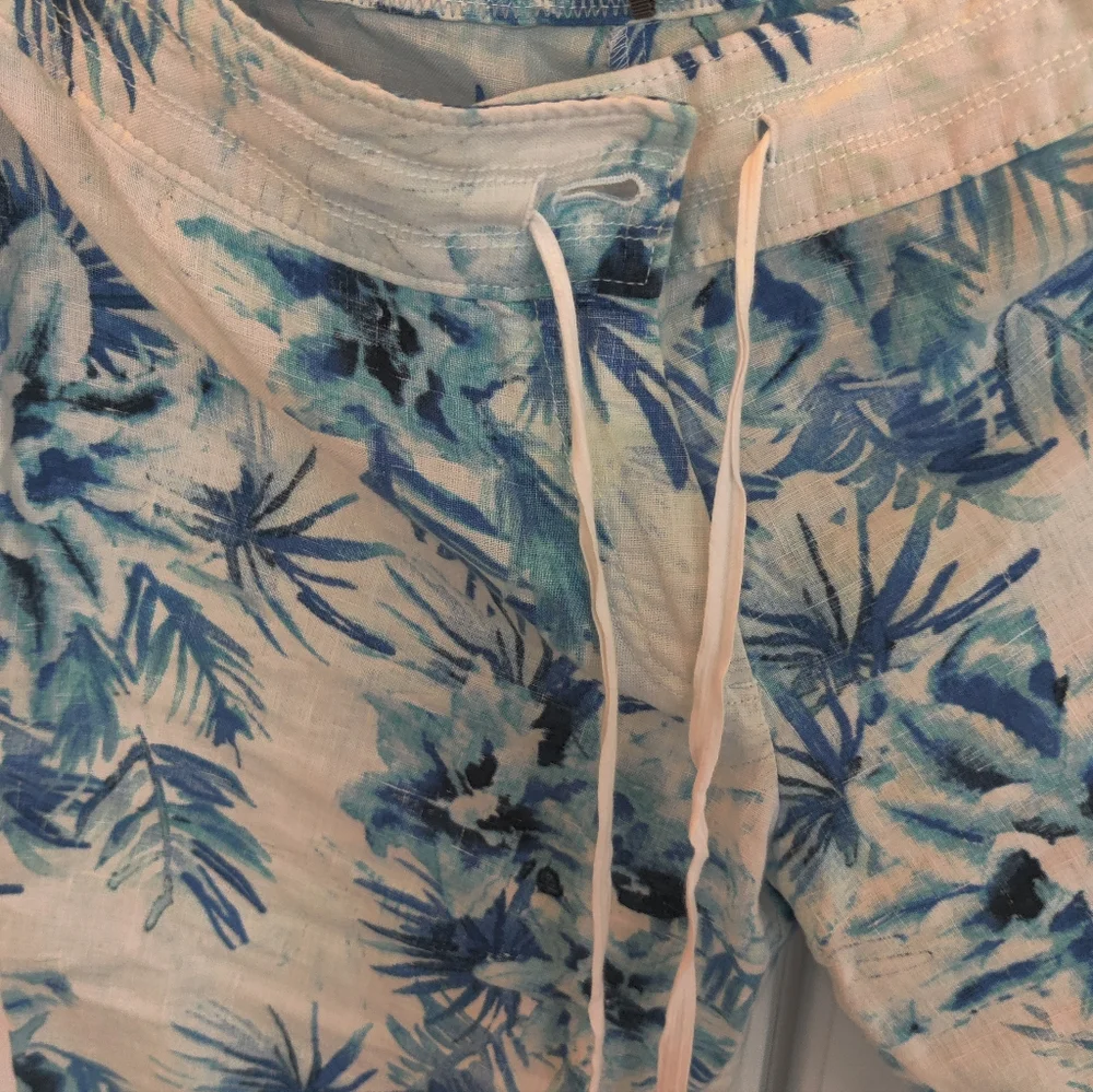 Tommy Bahama Elegant ladies size 4 wide leg linen pants, Blue Tropical Theme - Picture 2 of 9